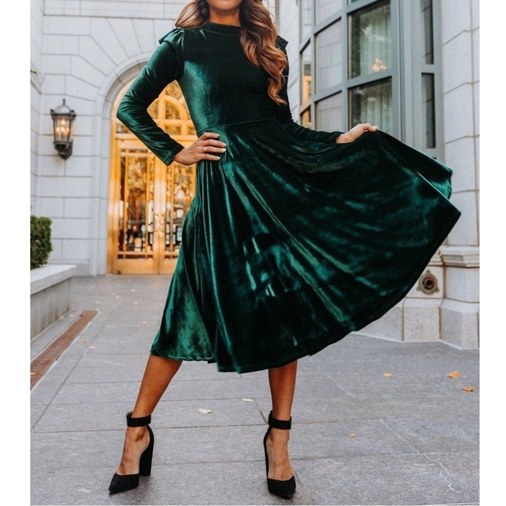 Ivy City Co Emerald La La Lady Velvet Long Sleeve Dress